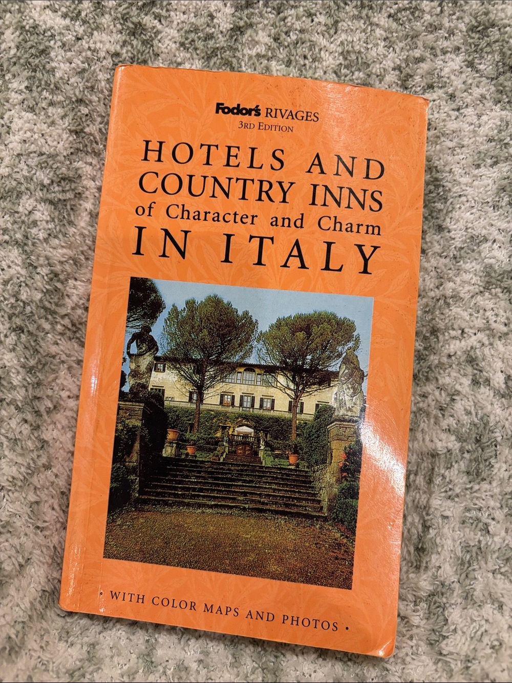 Italian Travel Guide: Hotels and Country Inns in Italy RS 1998 501 pages